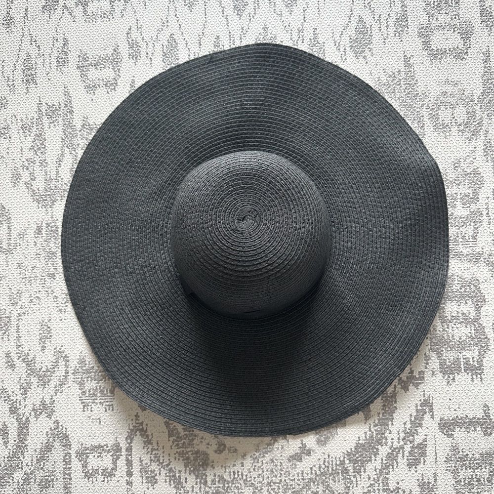 Forever 21 Black Floppy Hat || size M/L